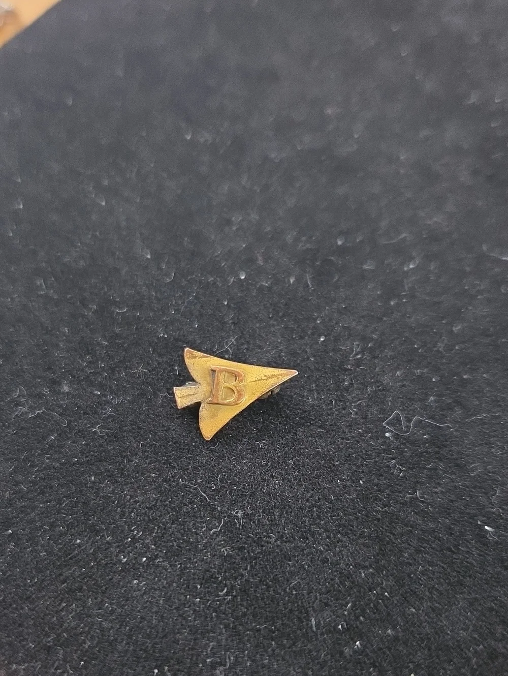Phi Beta Phi Sorority Gold Tone 'B' Arrow Lapel Pin